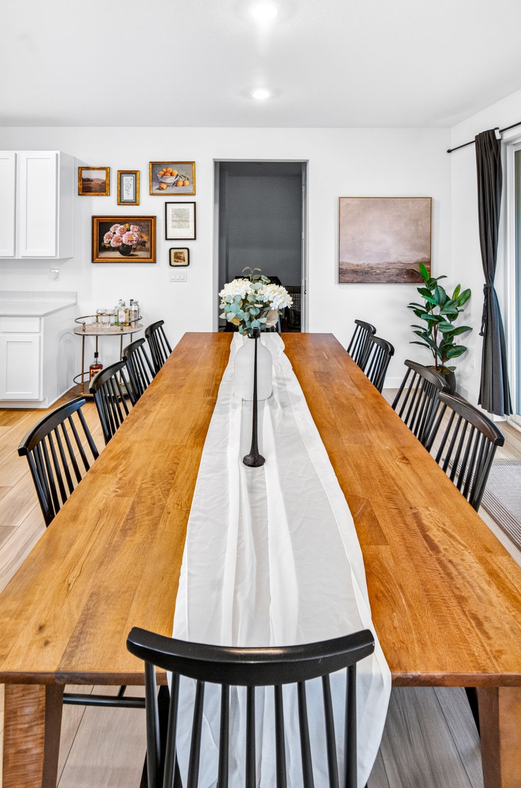 Interior Dining Vert