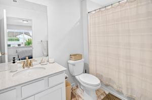 Interior BR 1 Bath Hor