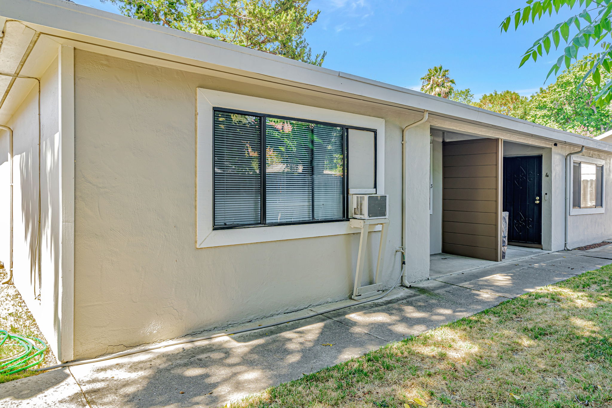 012_4655 Augustine St