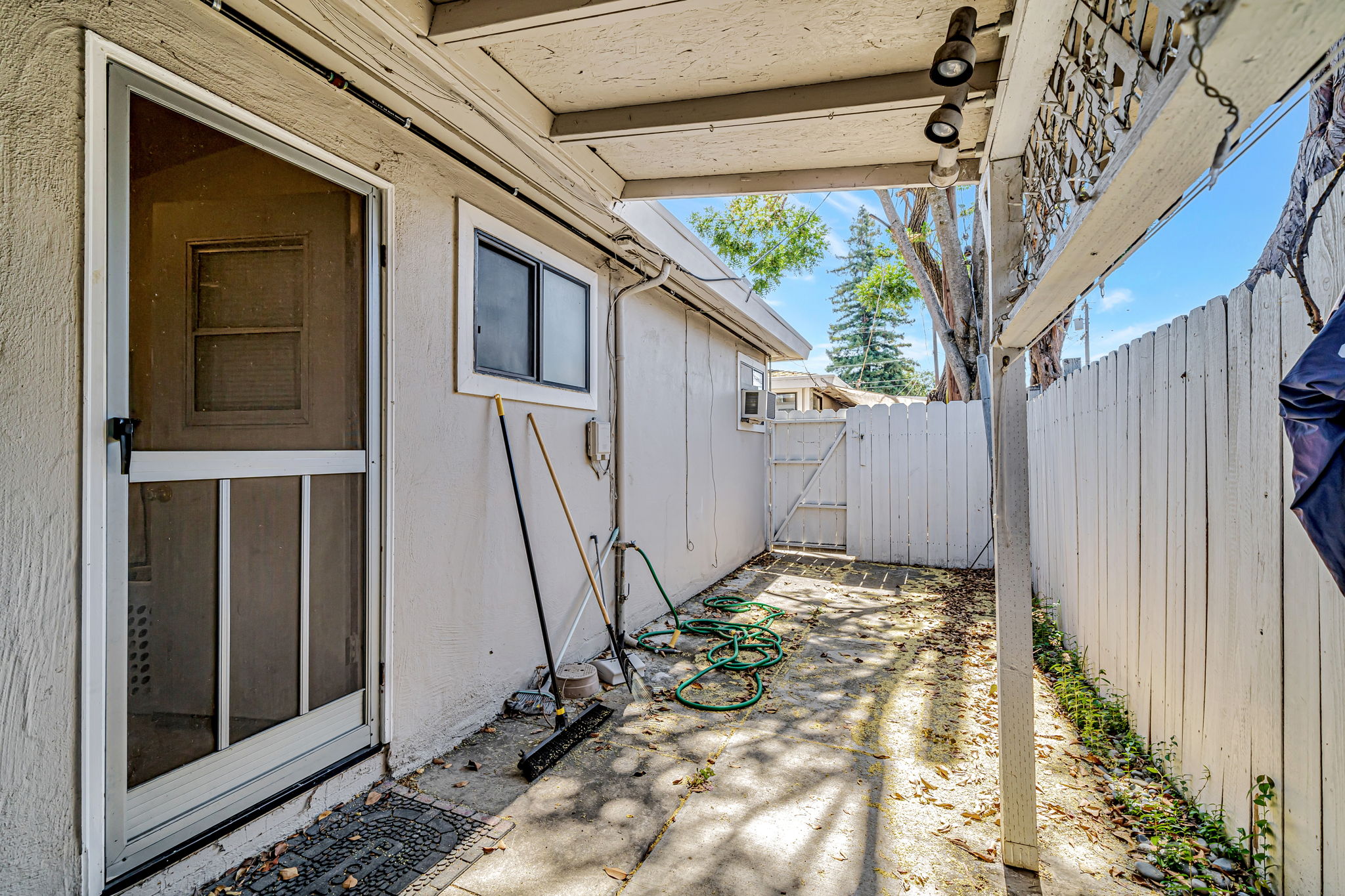 065_4655 Augustine St