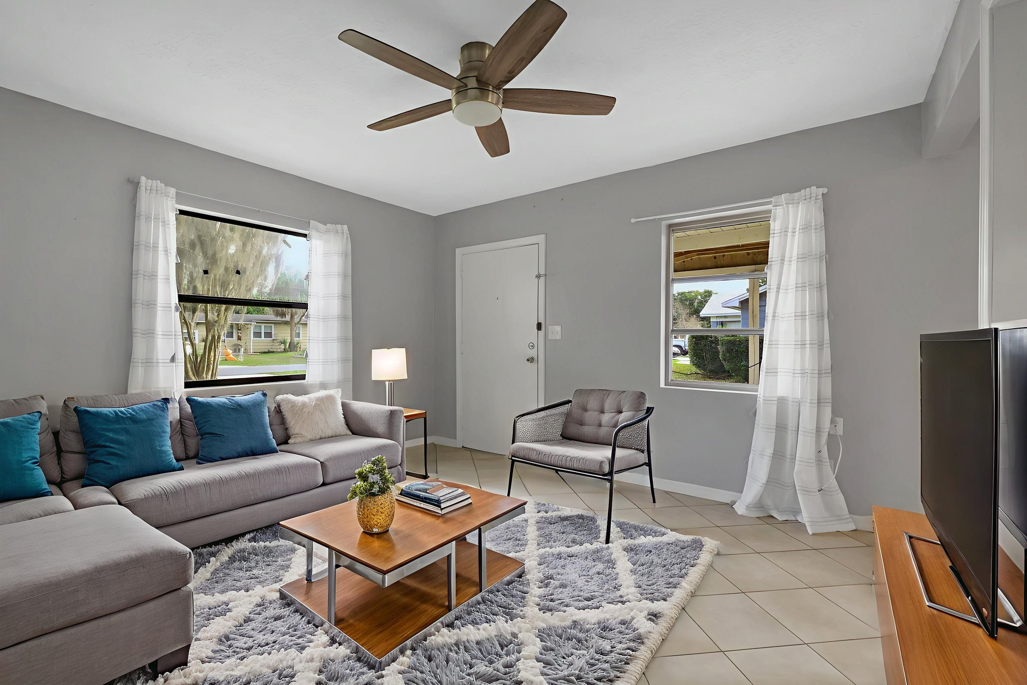 036A2882 virtually staged.jpeg