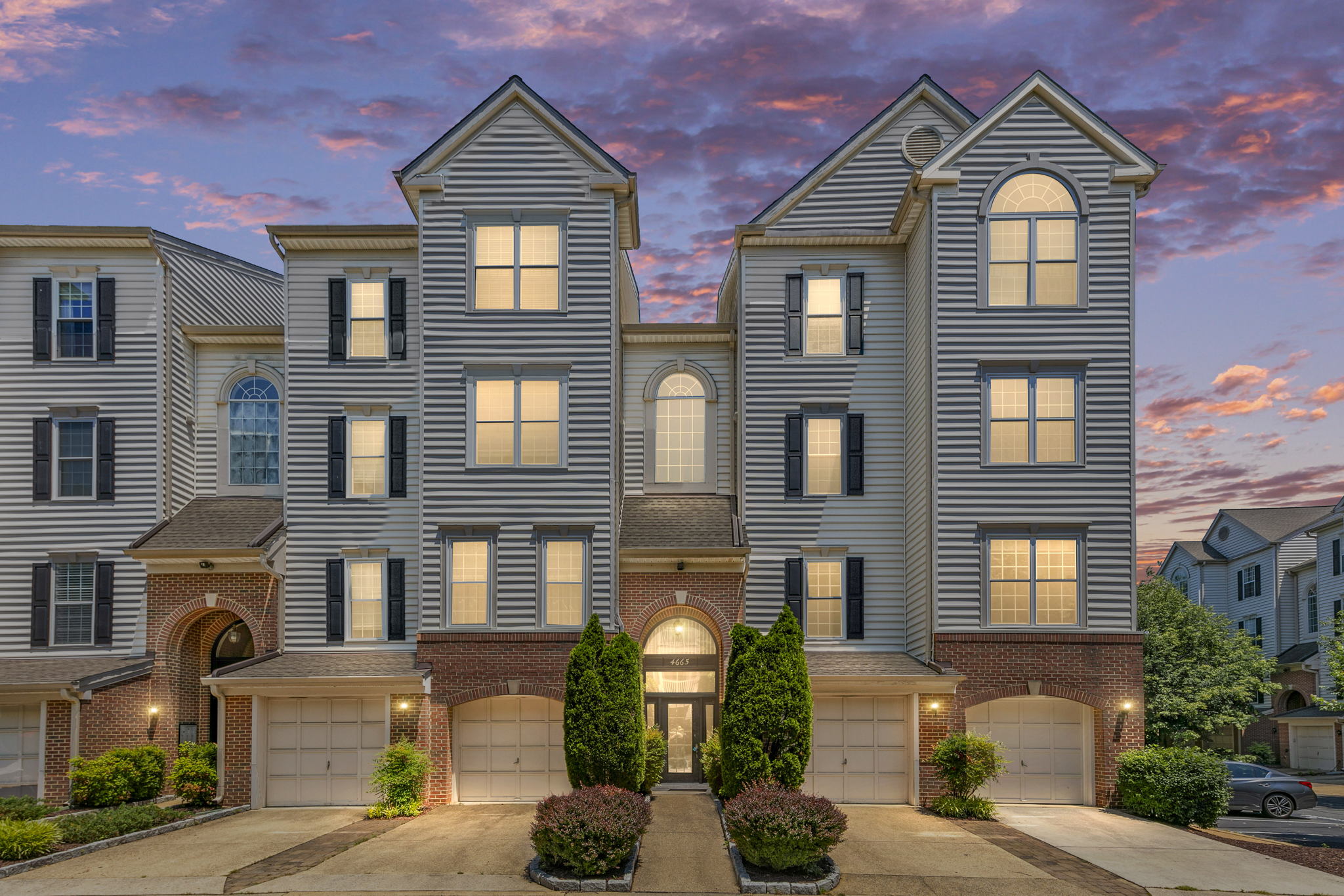 Fresh & Updated EndUnit at Manors at Stonegate Struxture Photography