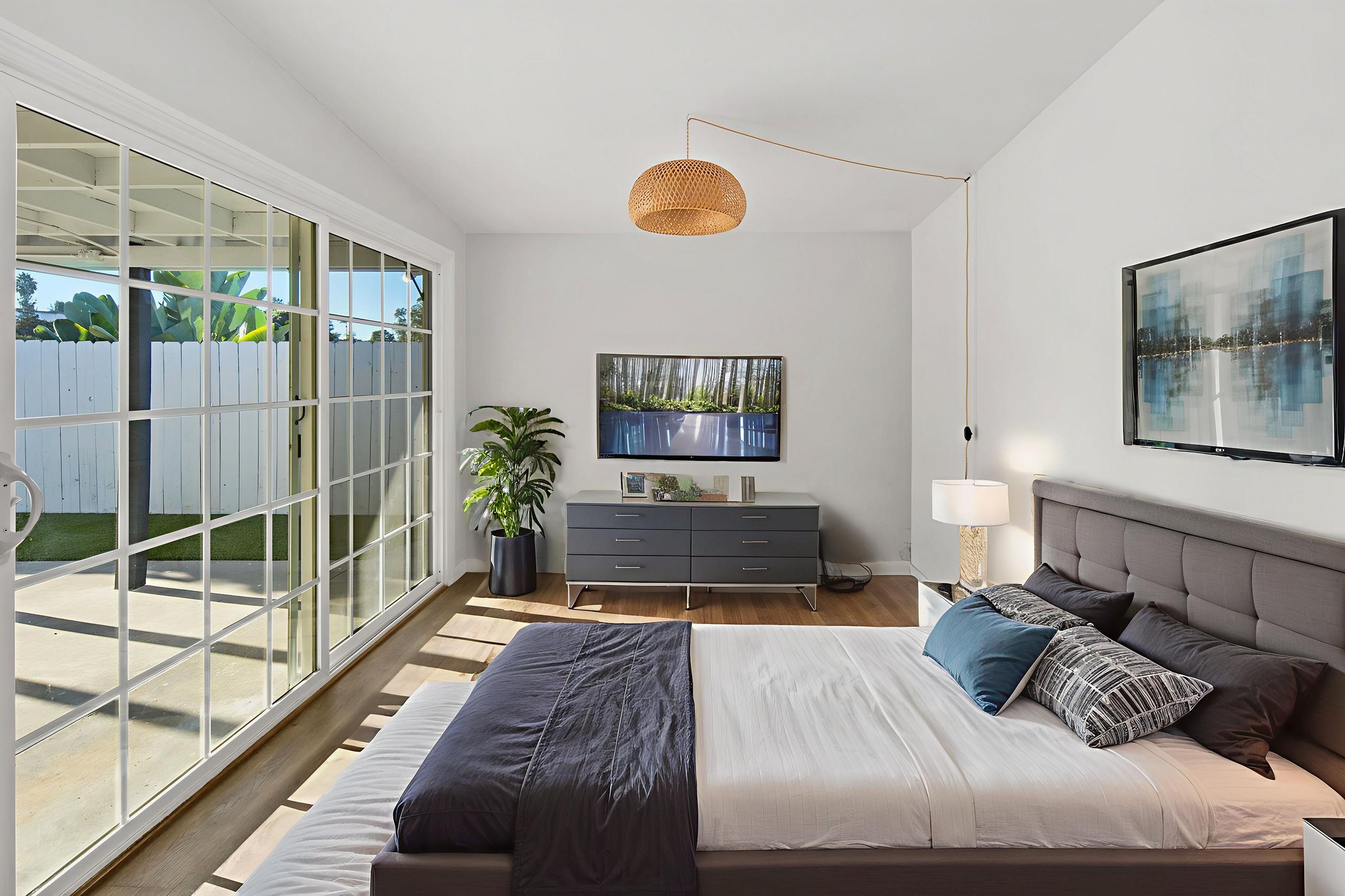 _BFE7616 virtually staged.jpeg