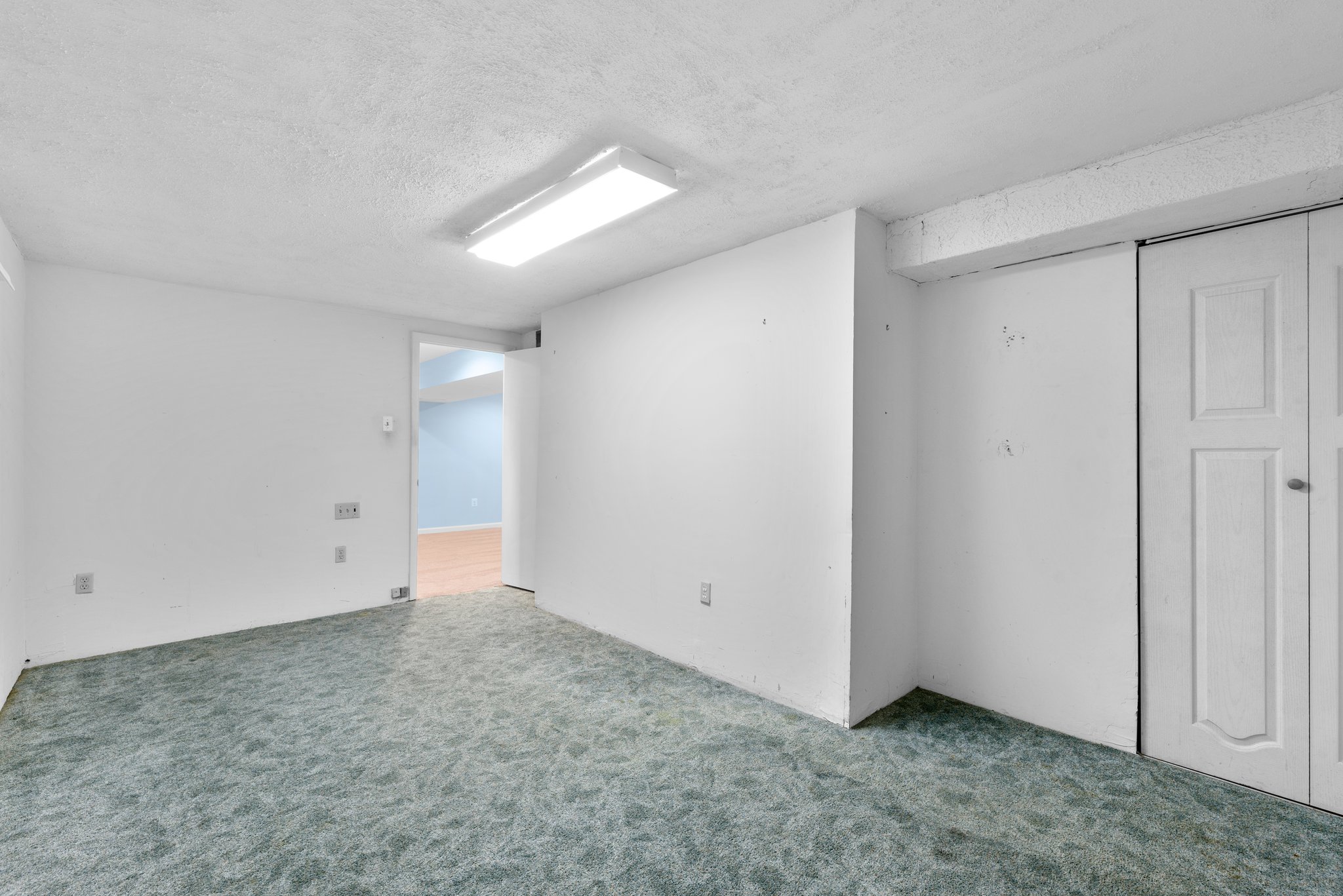 44. Lower bedroom.jpg