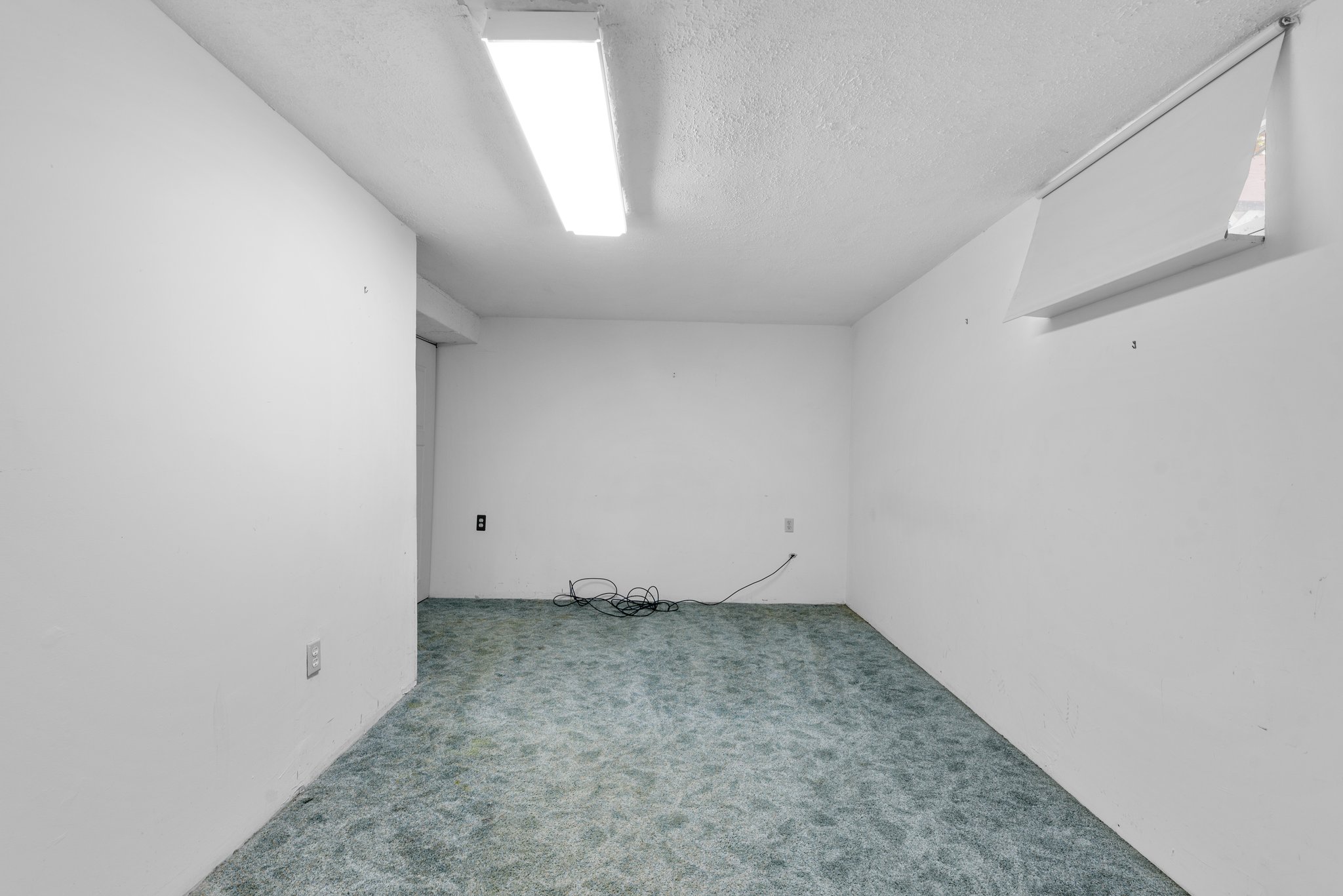 43. Lower bedroom.jpg