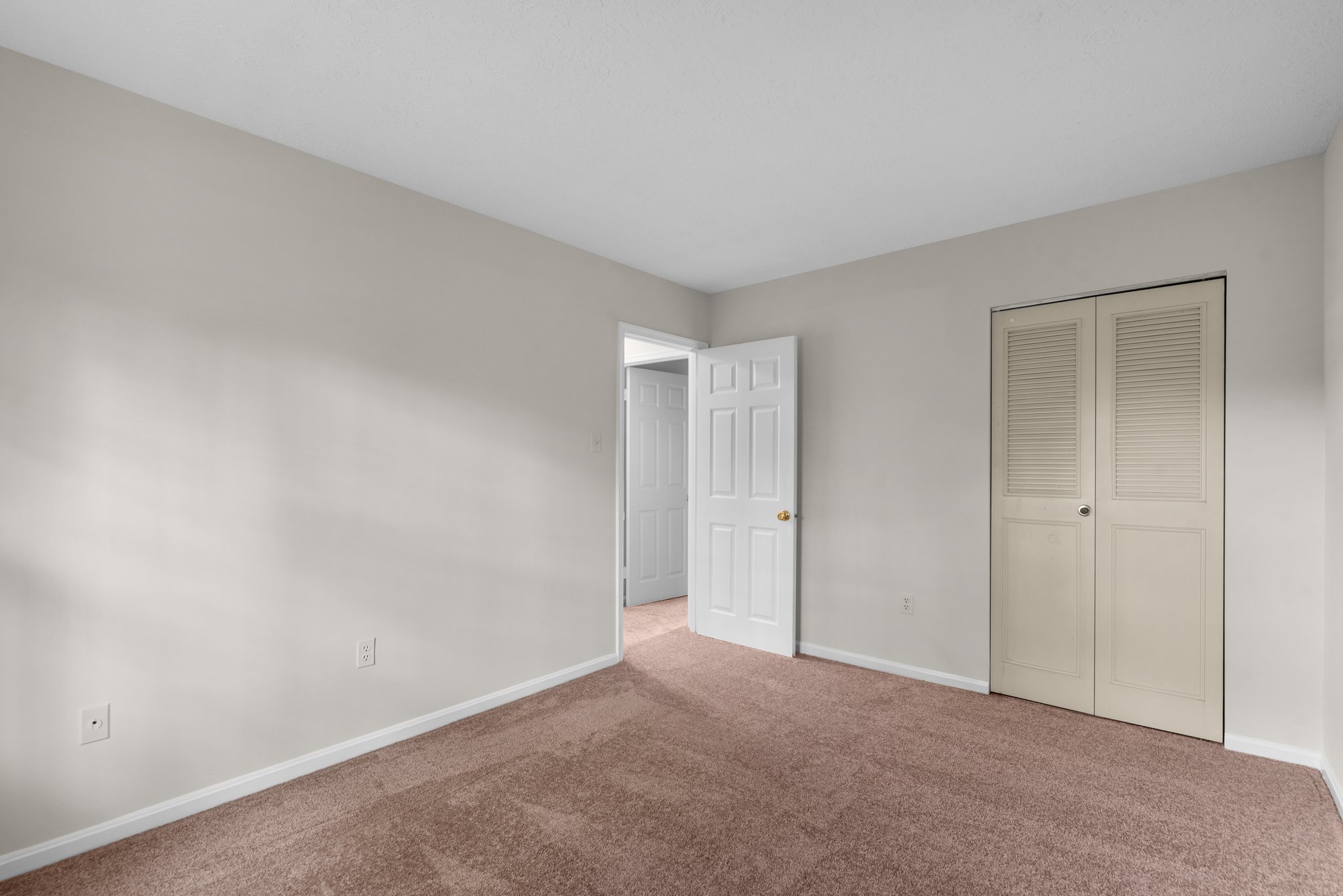 35. Upper bedroom.jpg