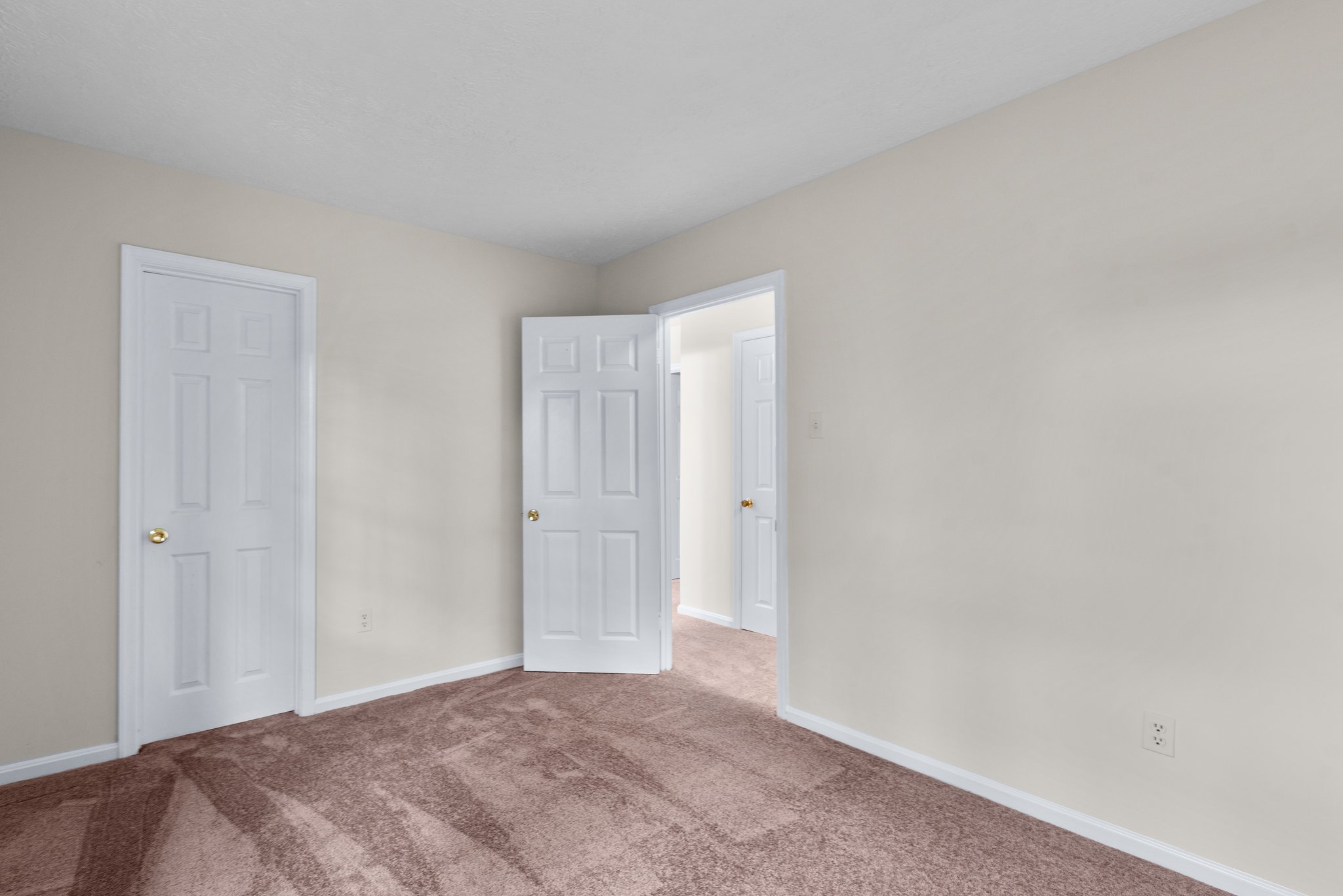 31. Upper bedroom.jpg