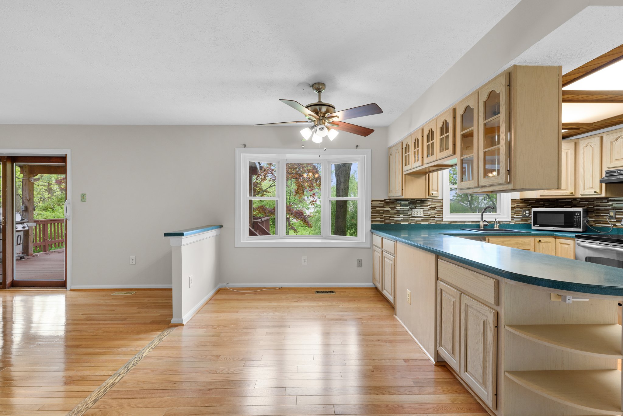 16. Breakfast nook.jpg