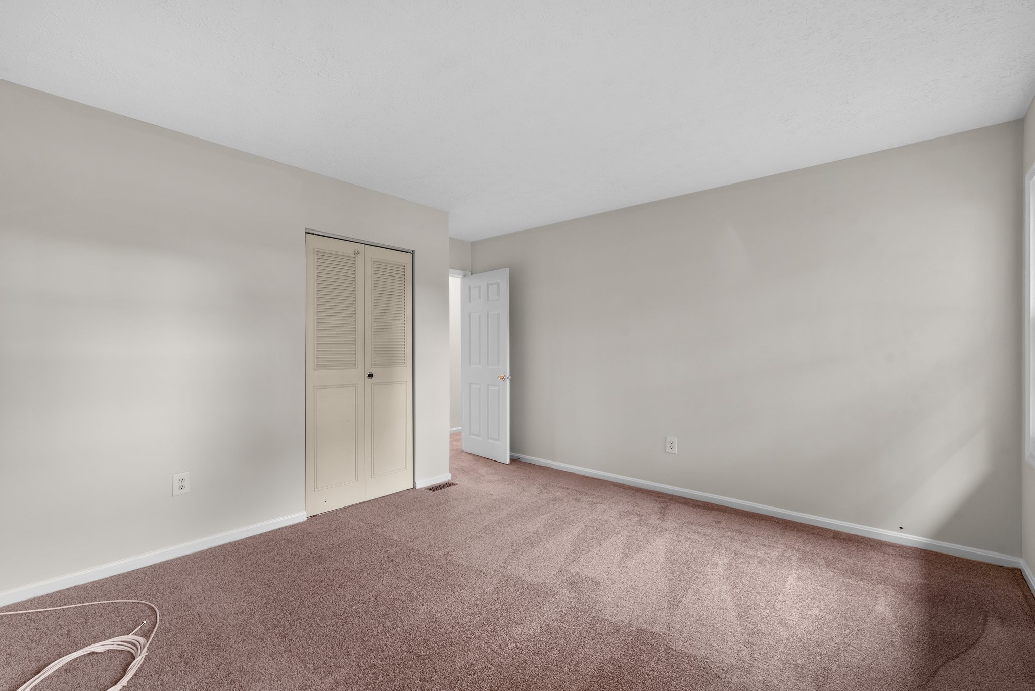 33. Upper bedroom.jpg