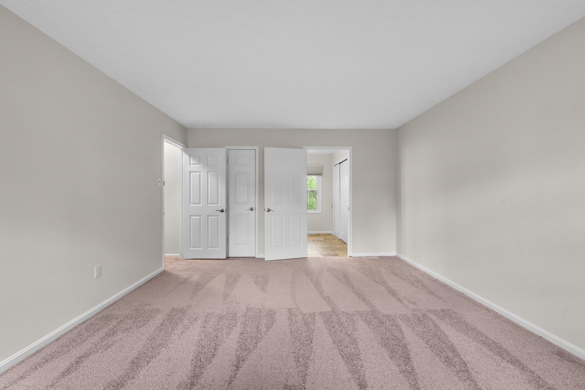 22. Upper bedroom.jpg