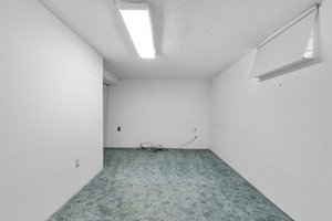 43. Lower bedroom.jpg