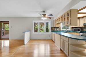 16. Breakfast nook.jpg