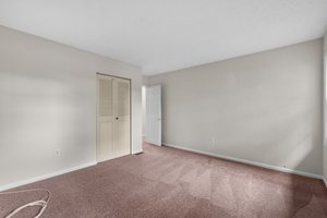 33. Upper bedroom.jpg