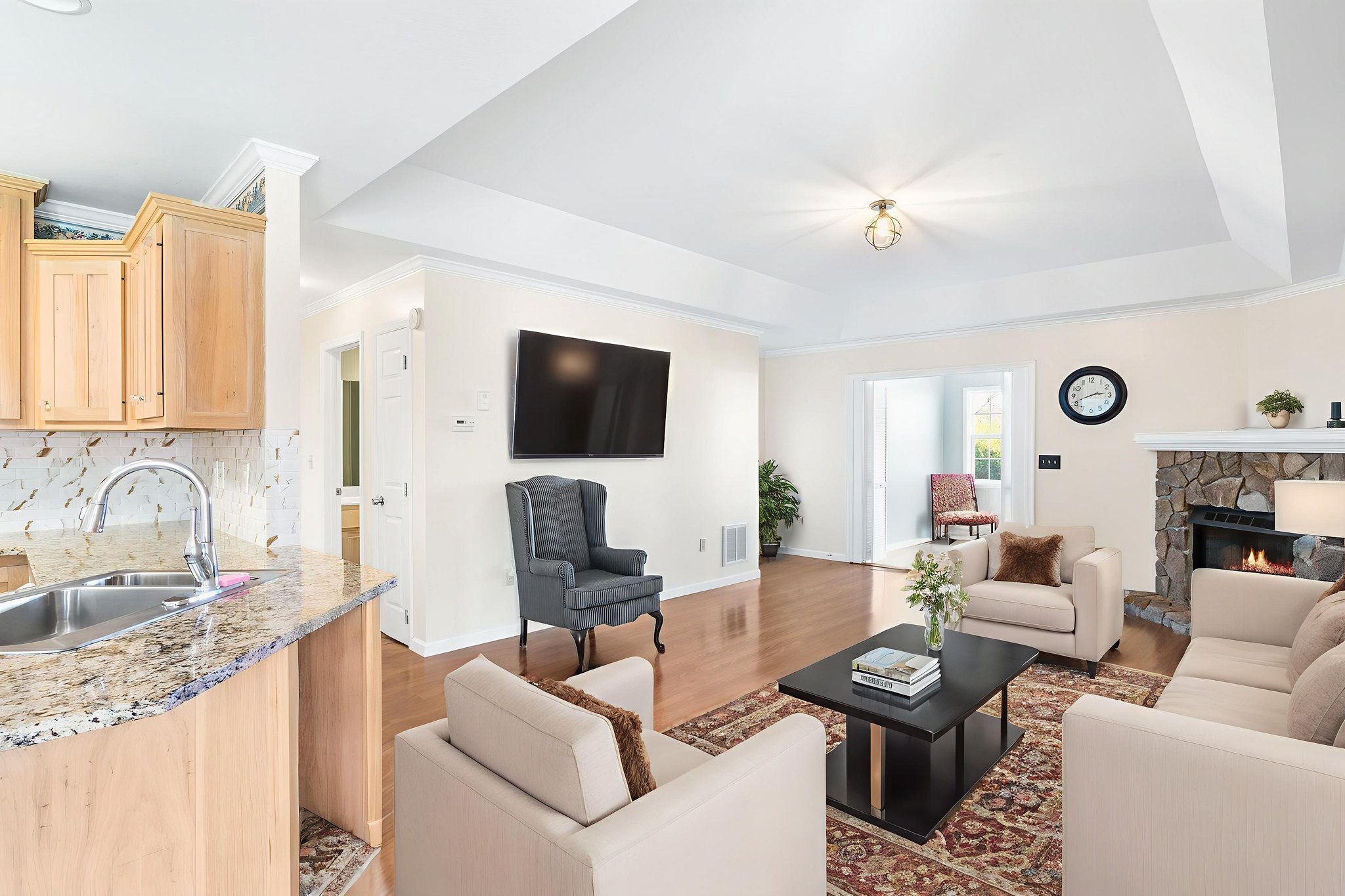 DSC03582 virtually staged.jpeg