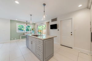 010_ 4670 Sherbourne Dr 