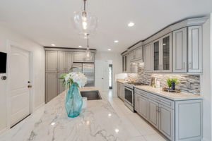 013_ 4670 Sherbourne Dr 