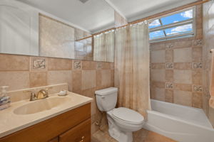 Guest Bathroom 1 - 1