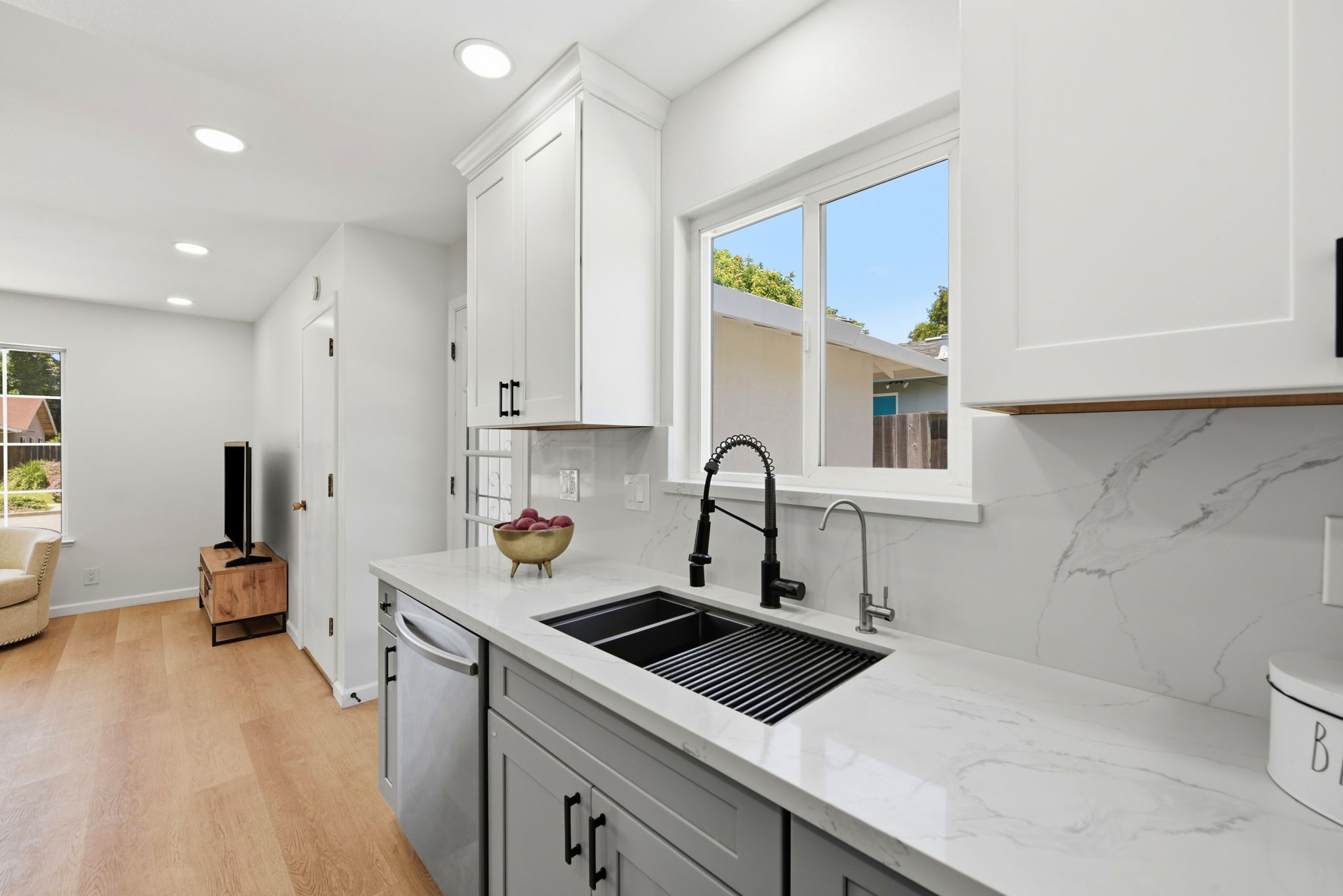 017_F8_46718 Bradley St