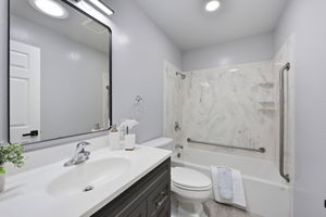 035_F8_46718 Bradley St