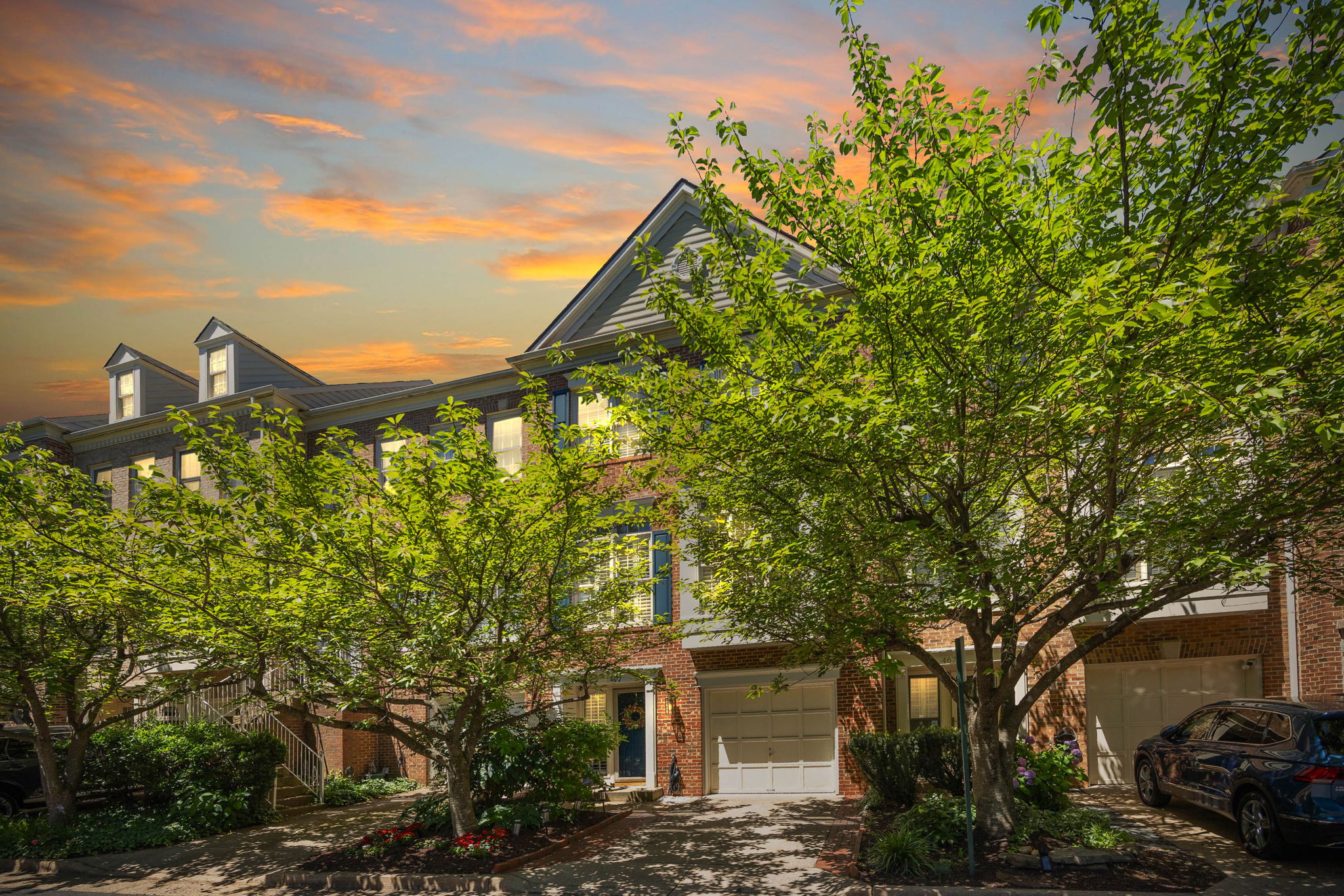 Stonegate Townhome - Updated 3BR/3.5BA w garage
