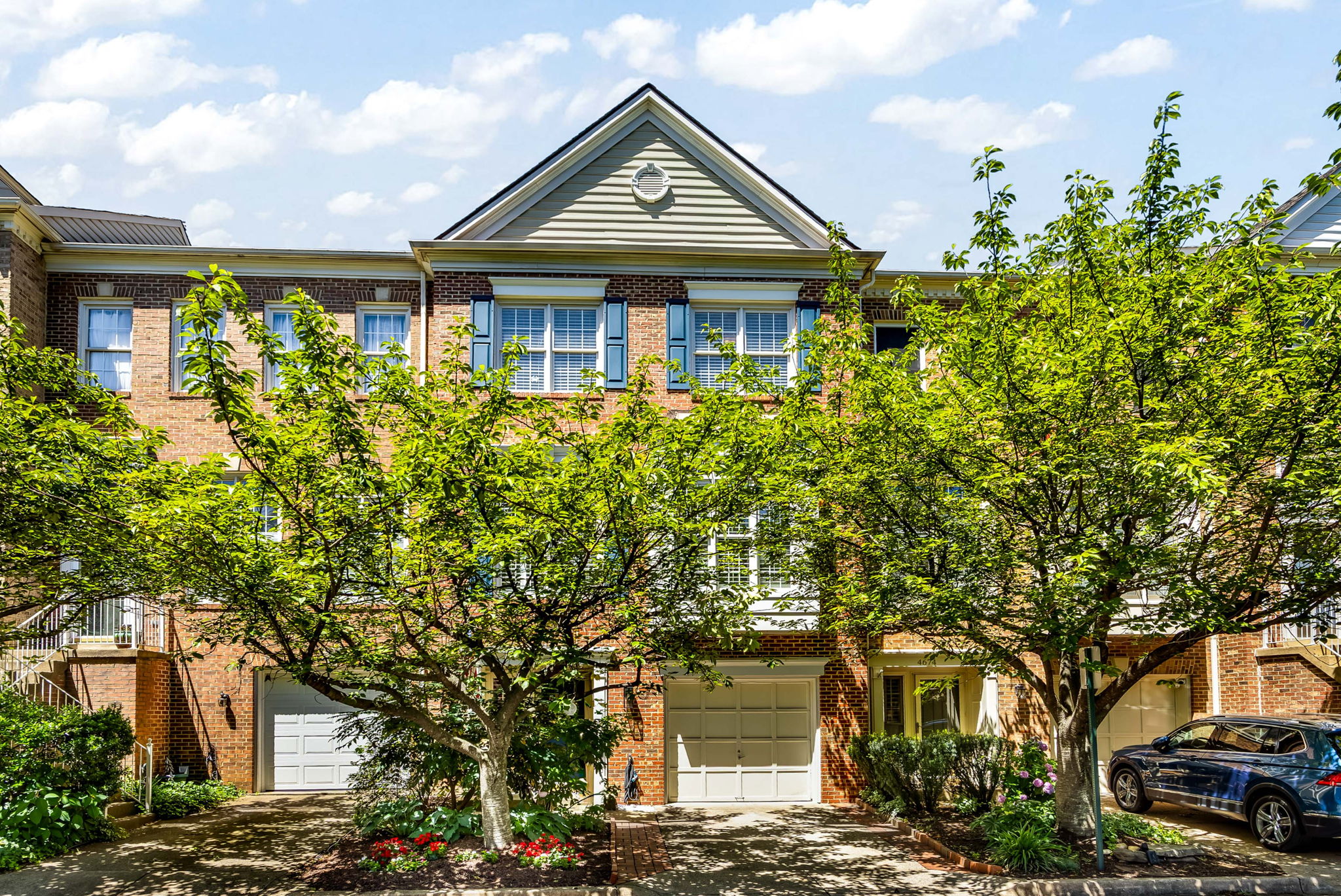 Stonegate Townhome - Updated 3BR/3.5BA w garage