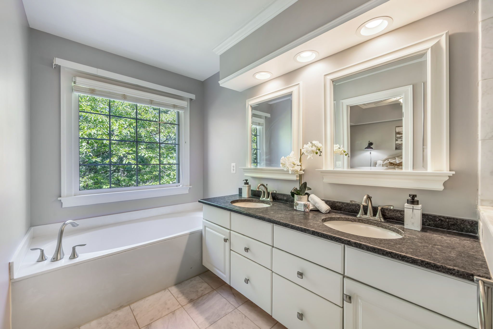 Ensuite Primary Bathroom