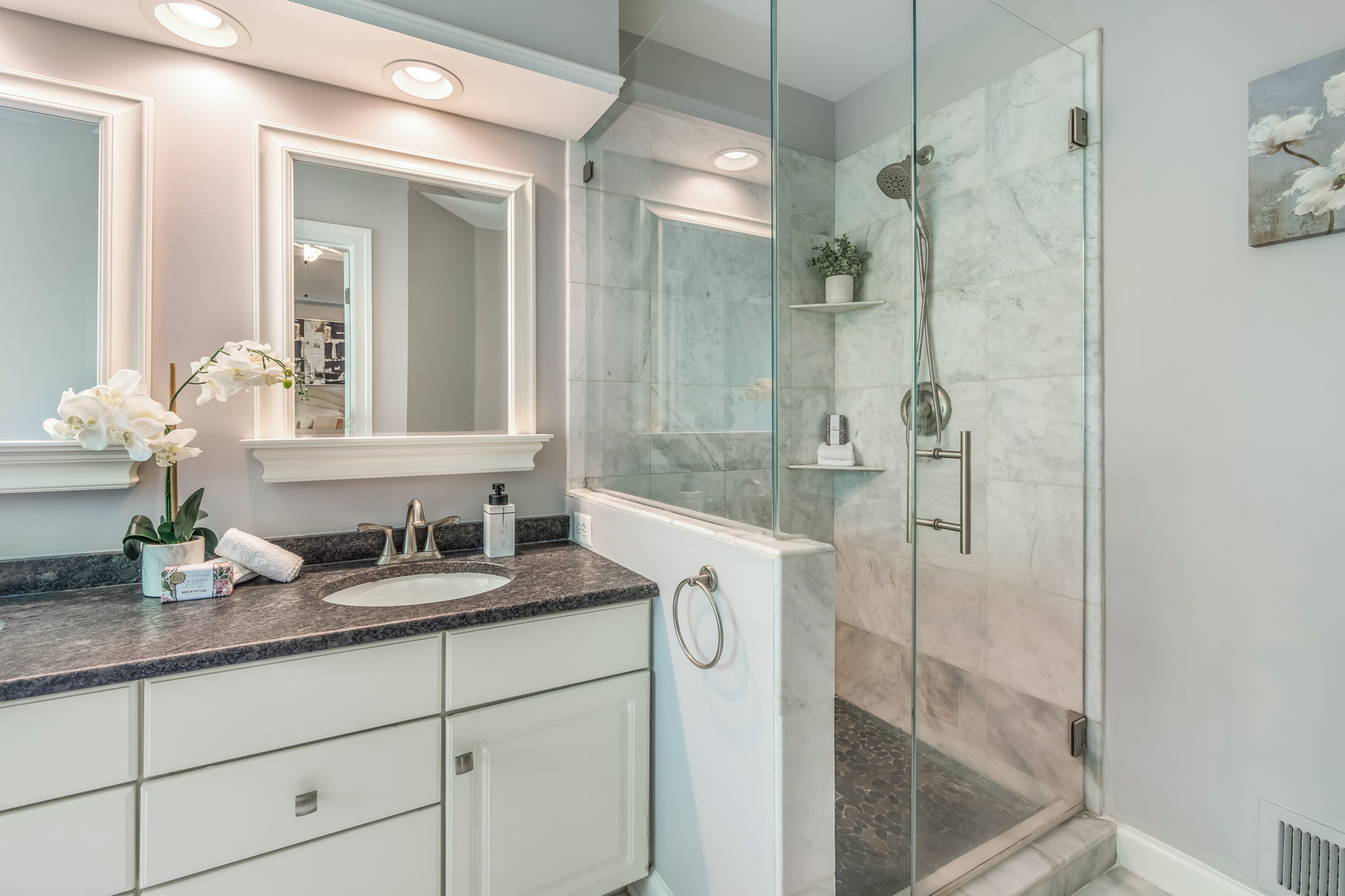 Ensuite Primary Bathroom