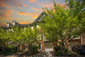 Stonegate Townhome - Updated 3BR/3.5BA w garage