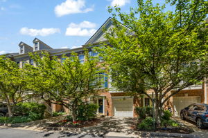 Stonegate Townhome - Updated 3BR/3.5BA w garage