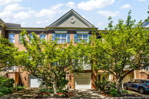 Stonegate Townhome - Updated 3BR/3.5BA w garage