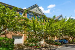 Stonegate Townhome - Updated 3BR/3.5BA w garage
