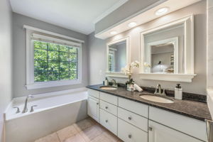 Ensuite Primary Bathroom