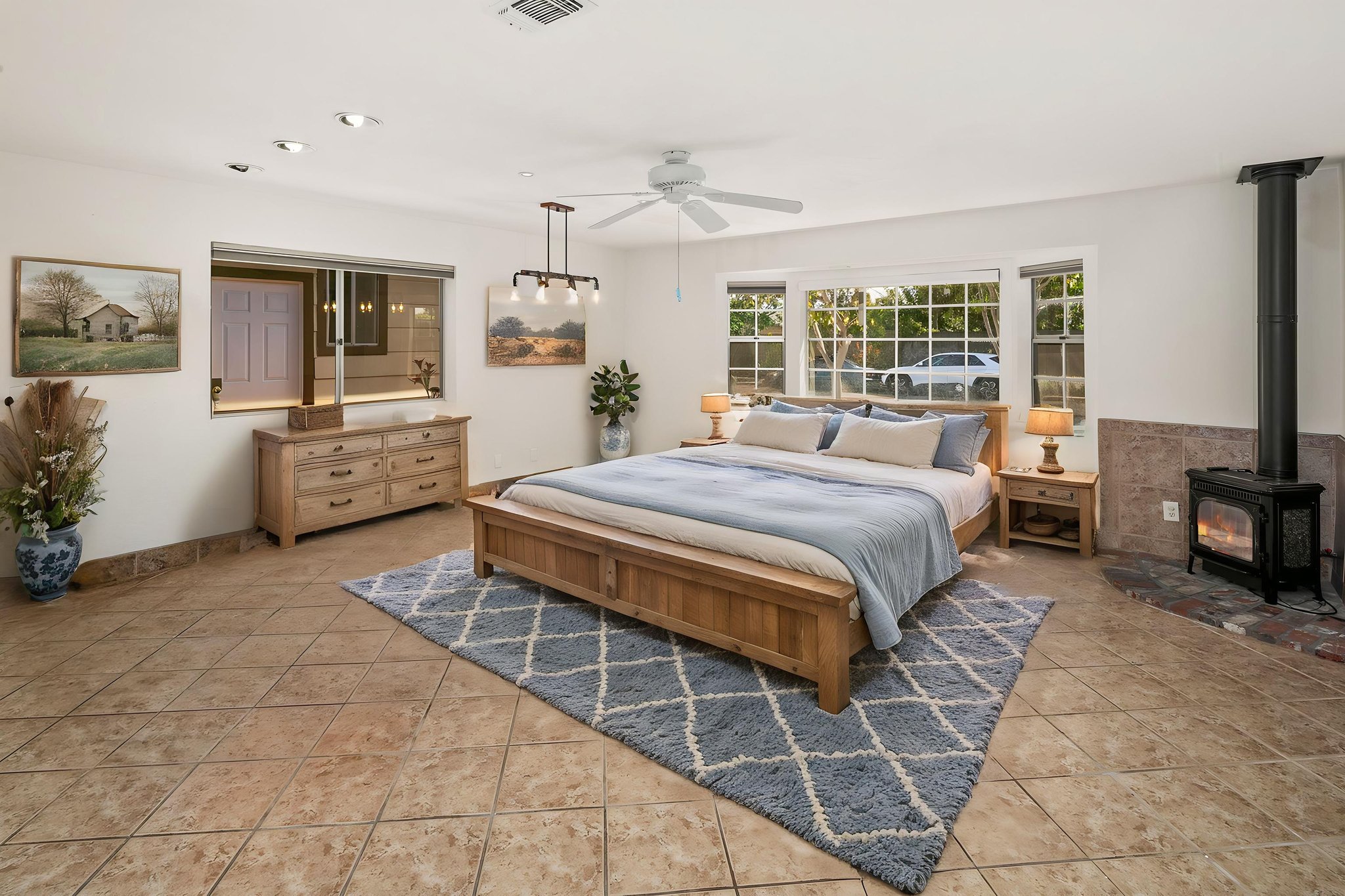 4674 Mount Laudo Dr-31 virtually staged.jpeg