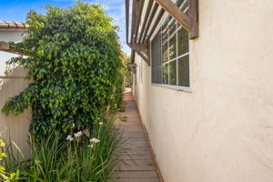 4674 Mount Laudo Dr-53