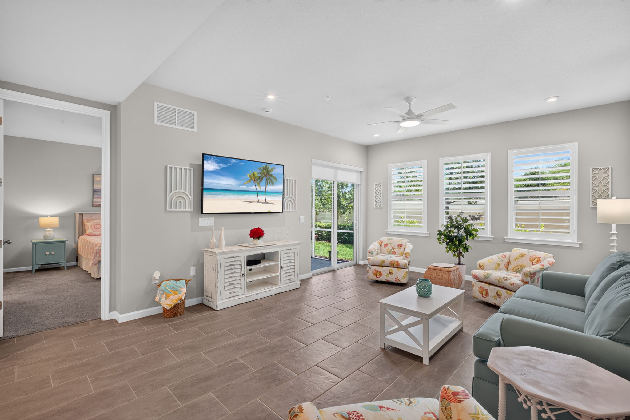 Living Room 2 of 4
