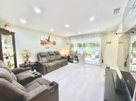  Photo 0