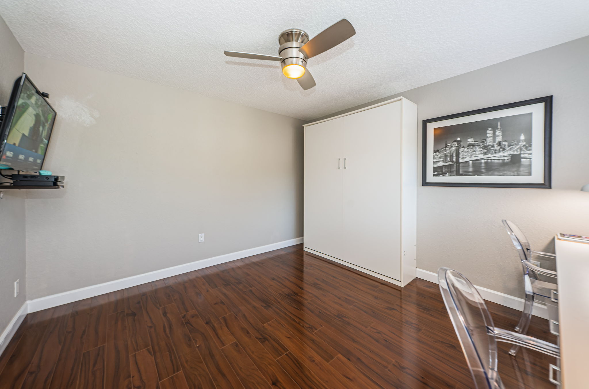 Upper Level Bedroom2a