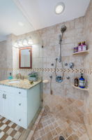 Upper Level Master Bathroom1b