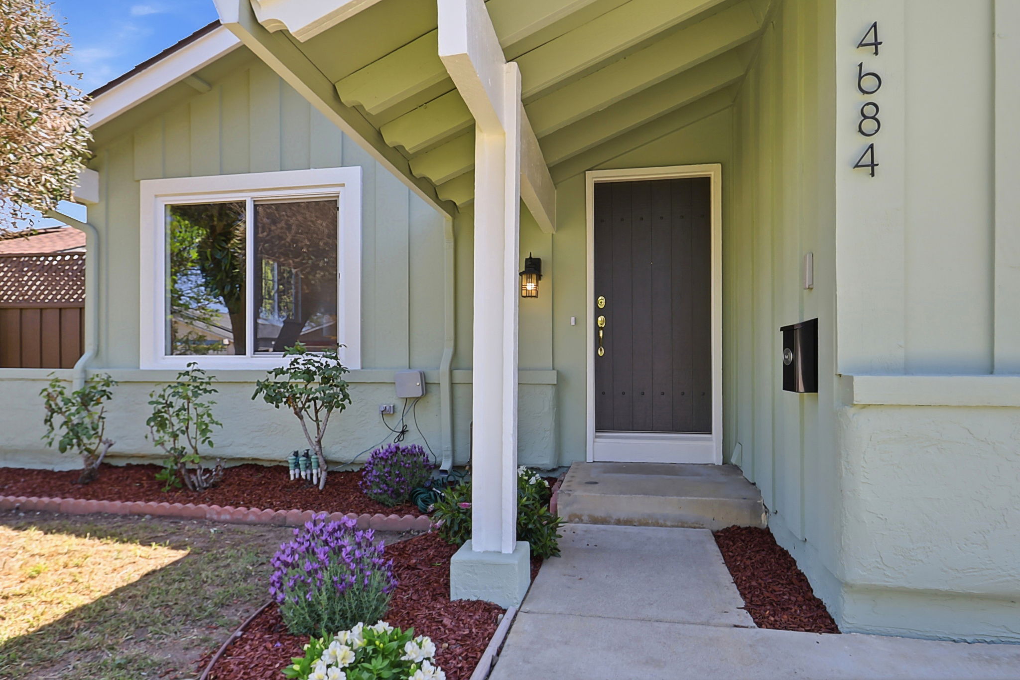 004_F8_4684 Mia Cir