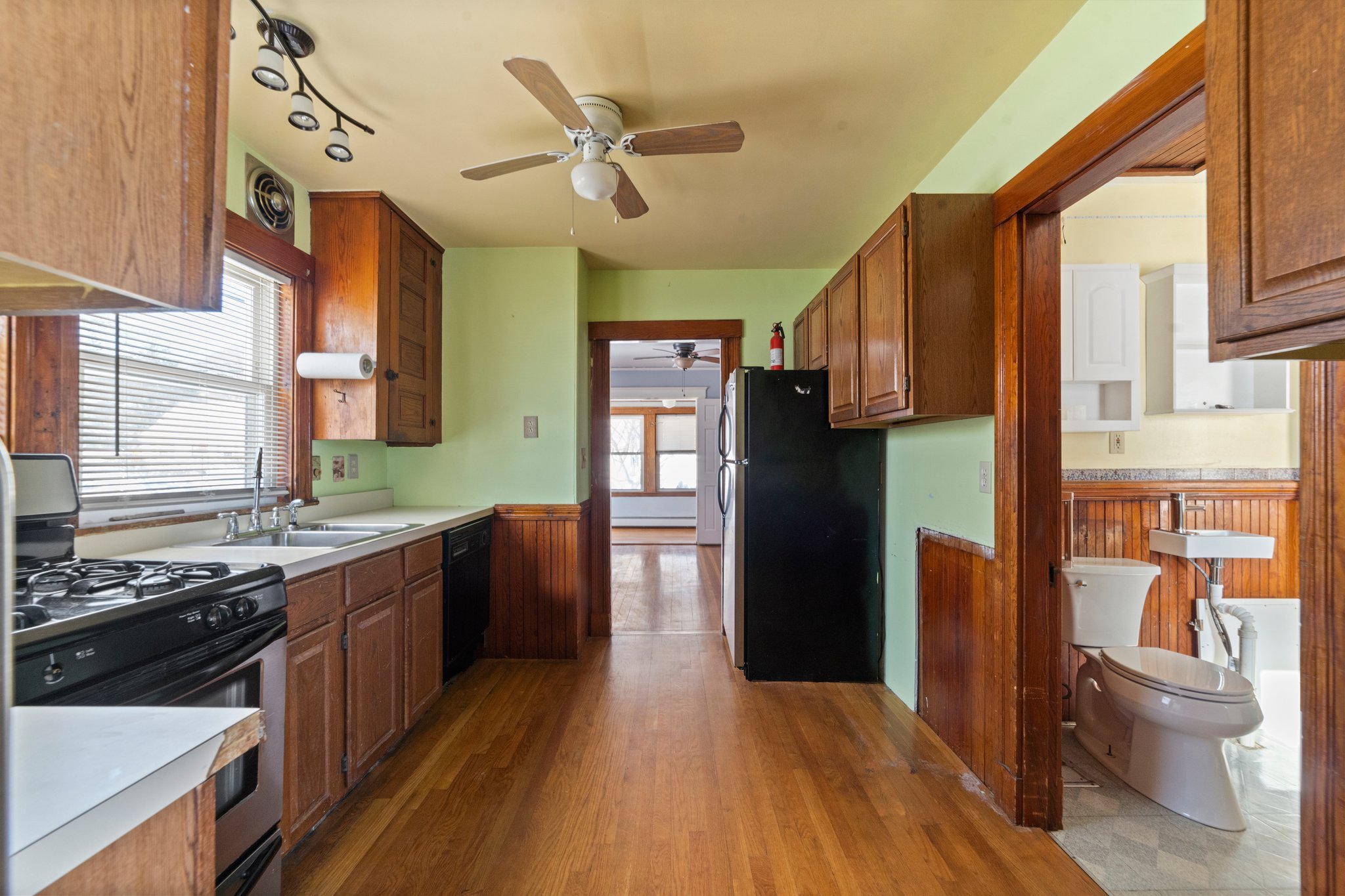 469 Loring Ave, Salem, MA 01970, USA Photo 11