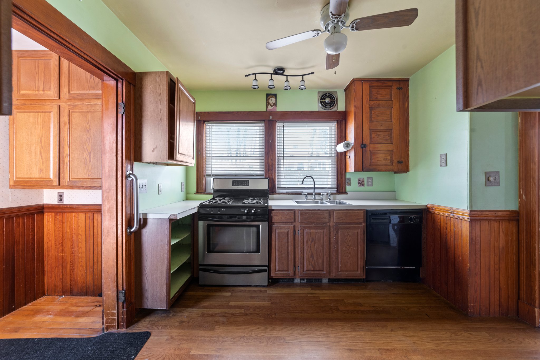 469 Loring Ave, Salem, MA 01970, USA Photo 13