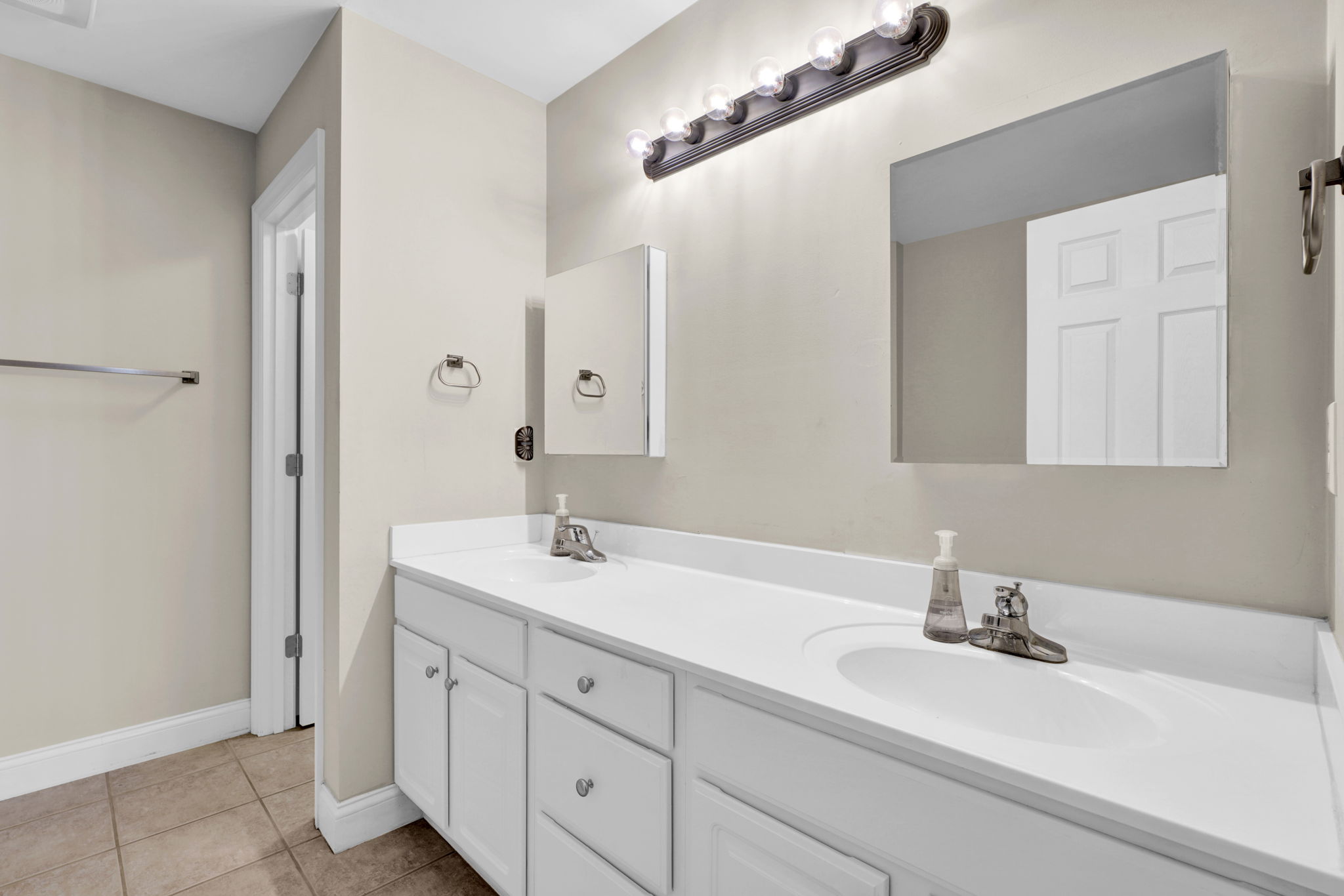 Double vanities in primary