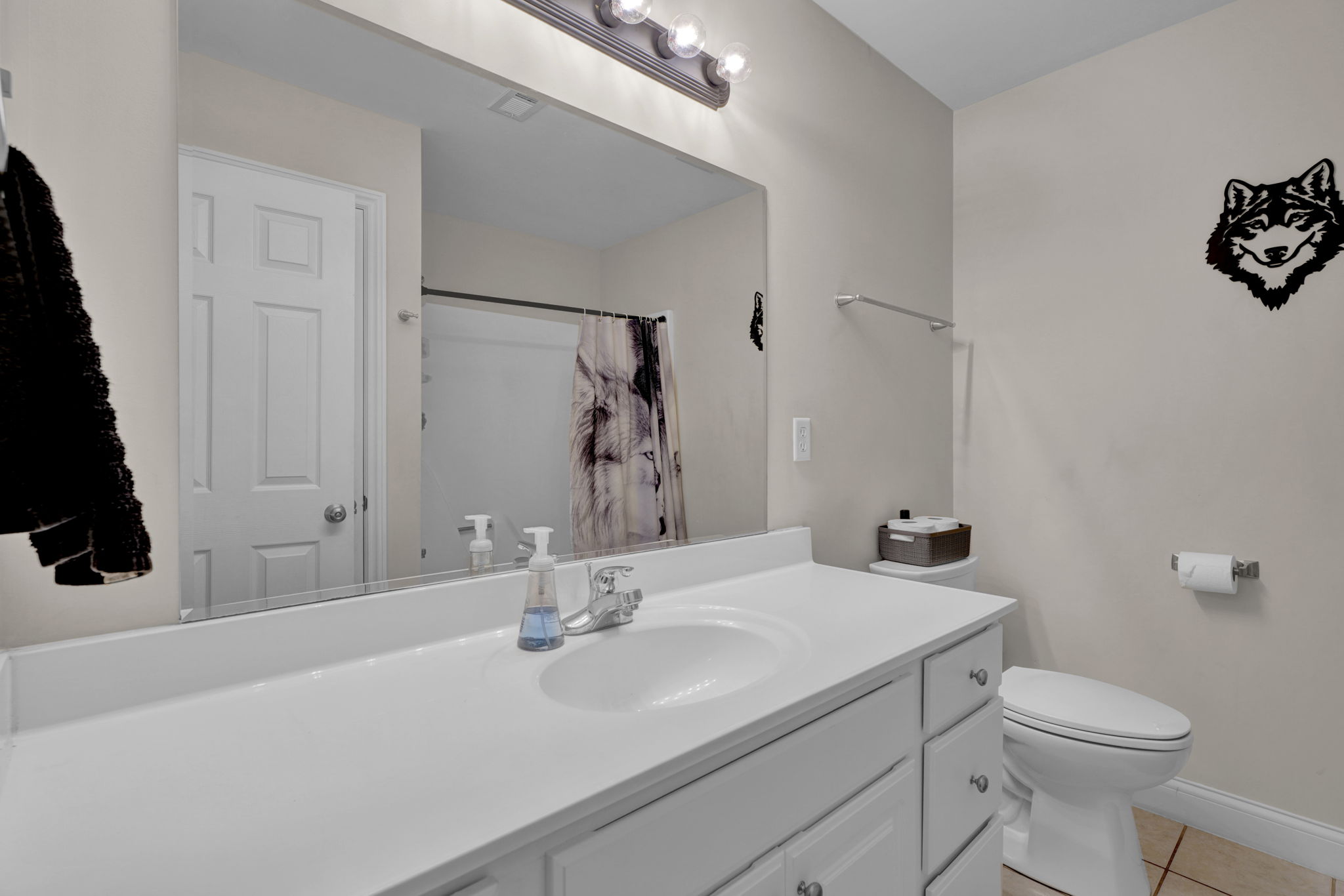 Guest bathroom with linen closet