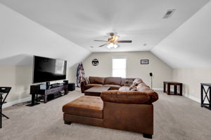 Bonus room or 4th bedroom