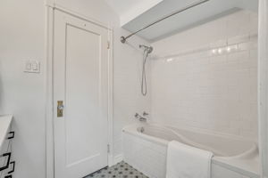  Photo 39