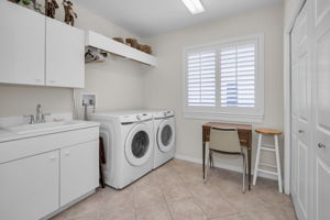 Laundry Room1b