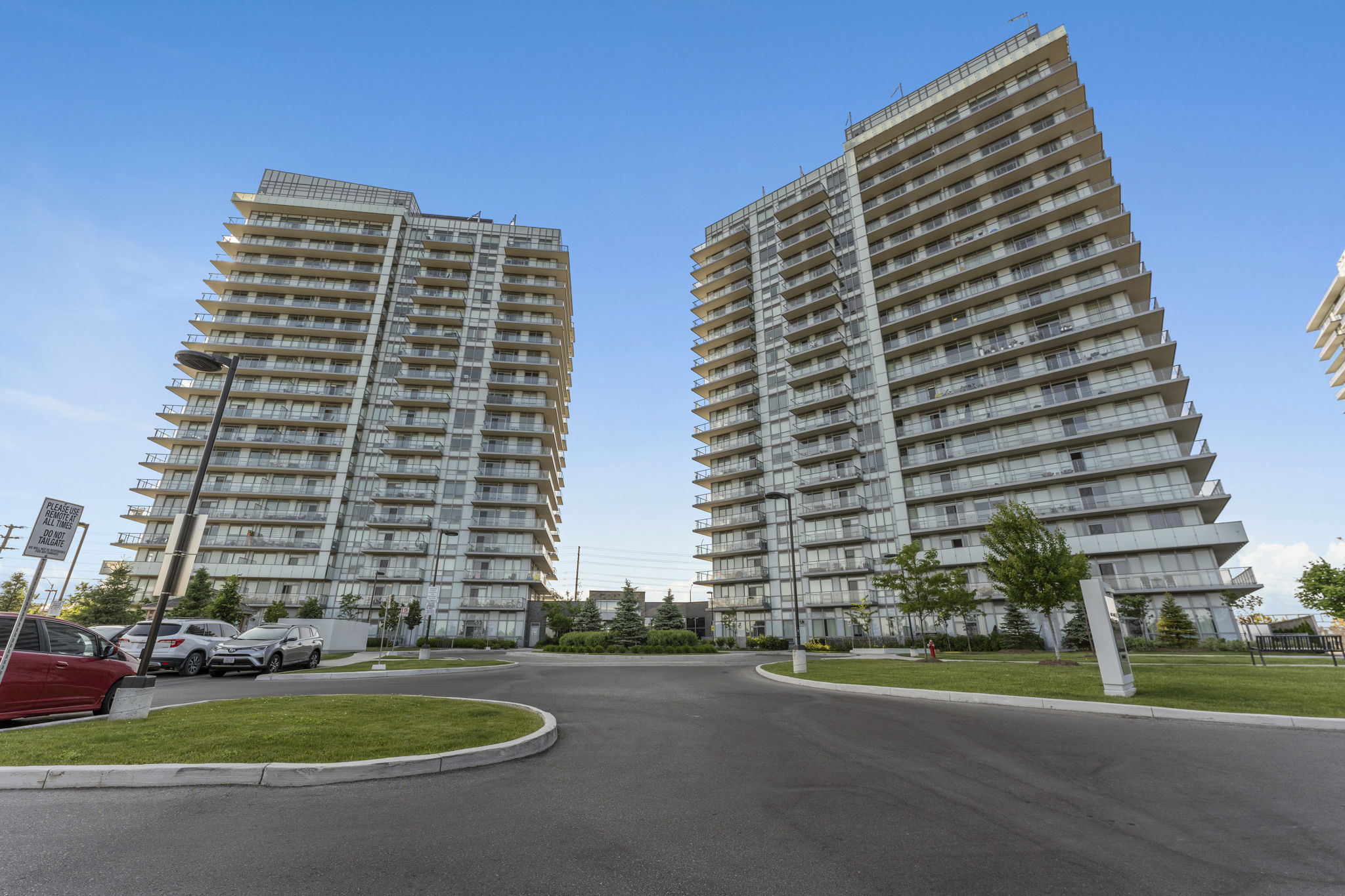 4699 Glen Erin Dr Unit 302 Mississauga, ON L5M 2E5