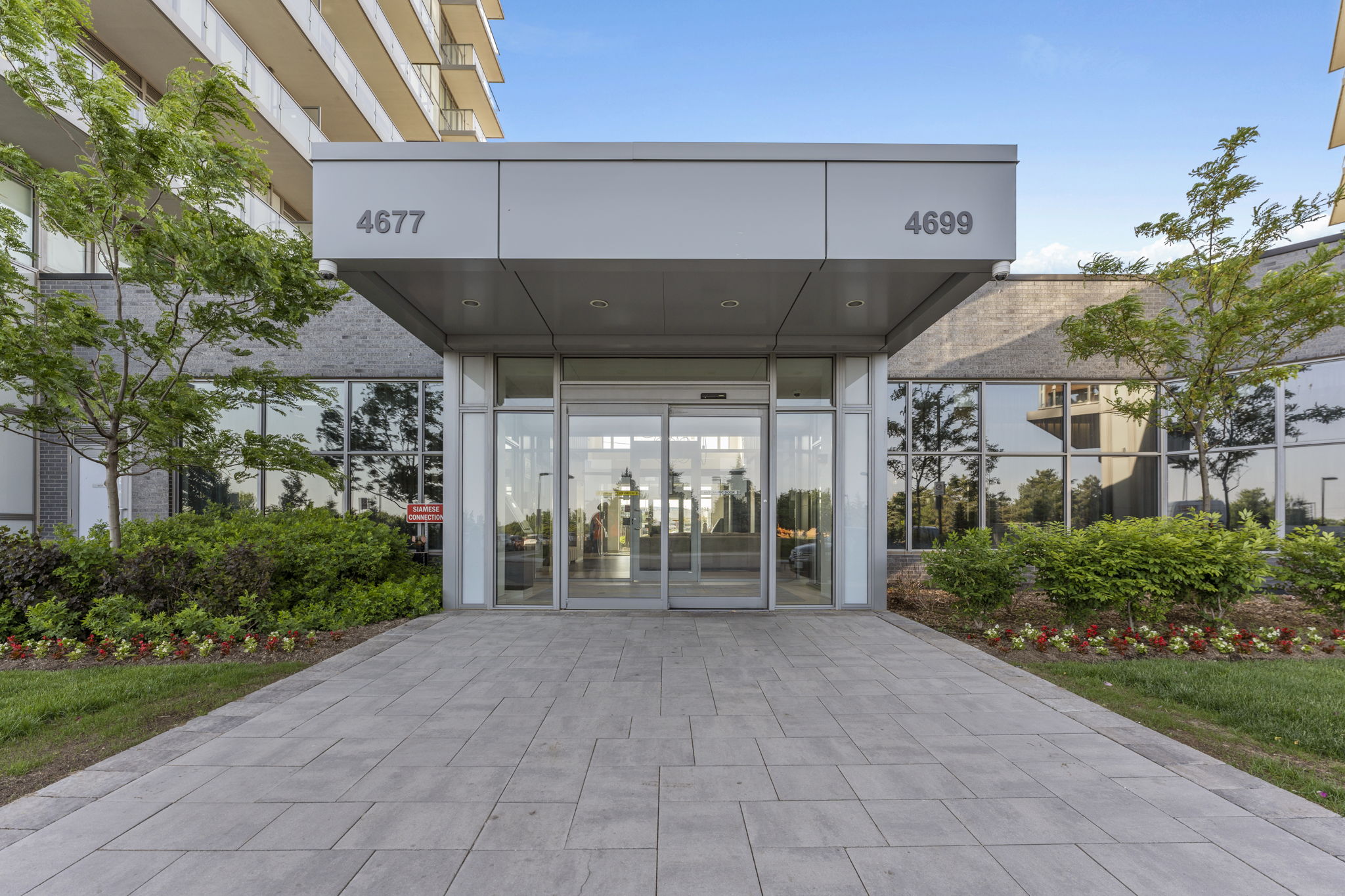 4699 Glen Erin Dr Unit 302 Mississauga, ON L5M 2E5