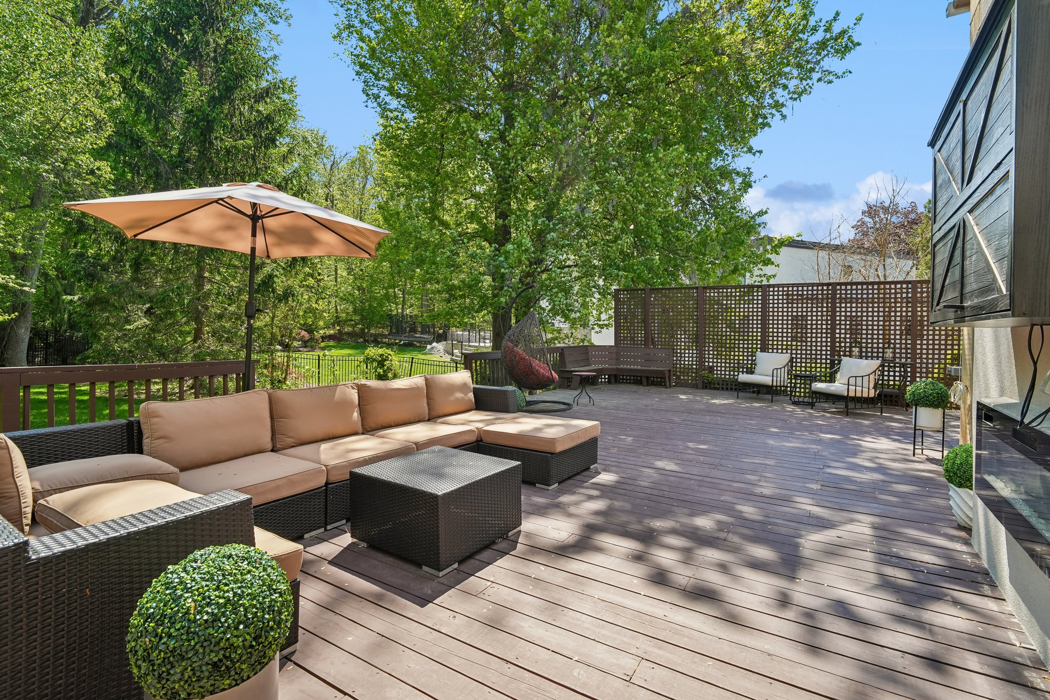 This extra wide deck is perfect for large parties.