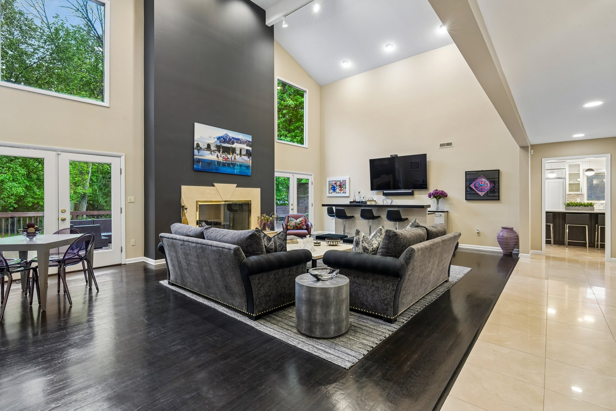 A seamless blend of luxury and leisure. The impressive scale of the living room is also anchored by a built-in bar with seating, creating an ideal setup for entertaining in a space wrapped in glass and soaring ceilings.